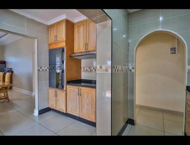 5 BEDROOM HOUSE FOR SALE IN BLUFF